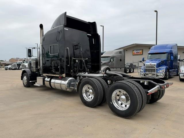2022 Peterbilt 389-4