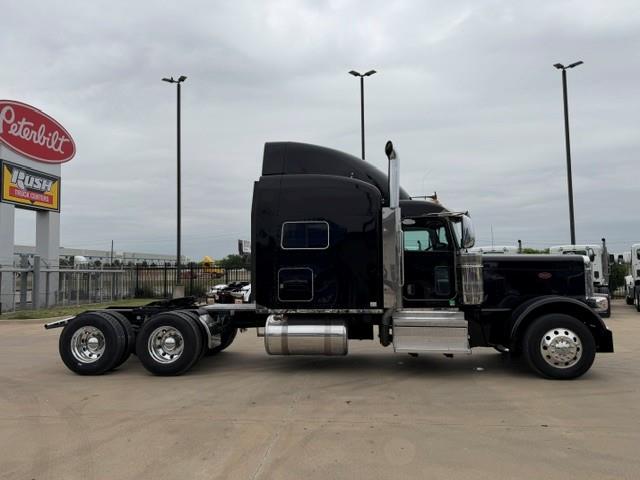 2022 Peterbilt 389-8