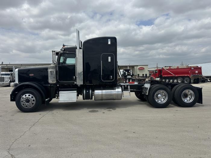 2020 Peterbilt 389-4