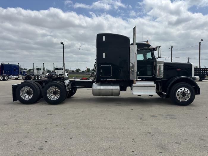 2020 Peterbilt 389-8
