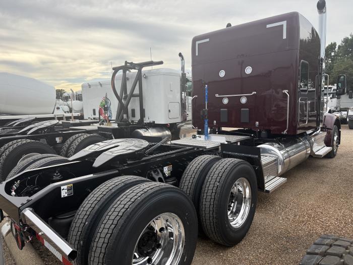2027 Peterbilt 567-4