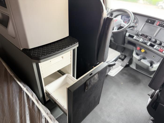 2022 Kenworth T680-25