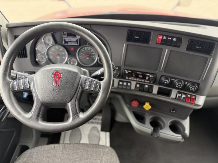 2022 Kenworth T680-29
