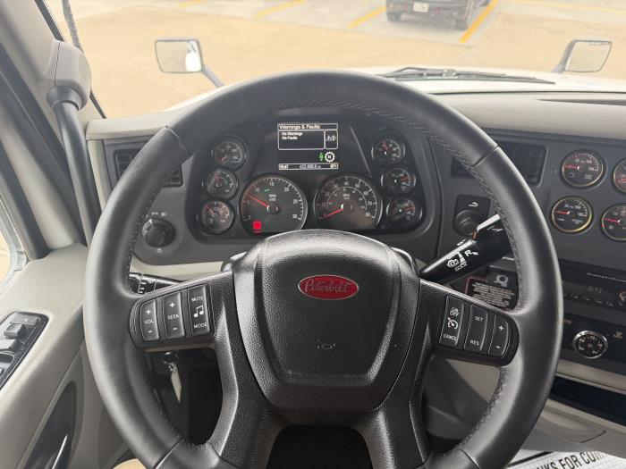 2020 Peterbilt 579-33