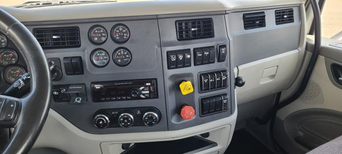 2020 Peterbilt 579-18