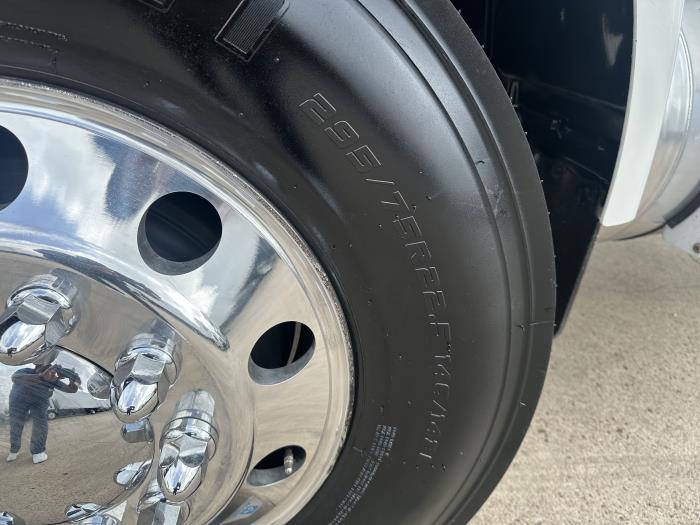 2020 Peterbilt 337-17