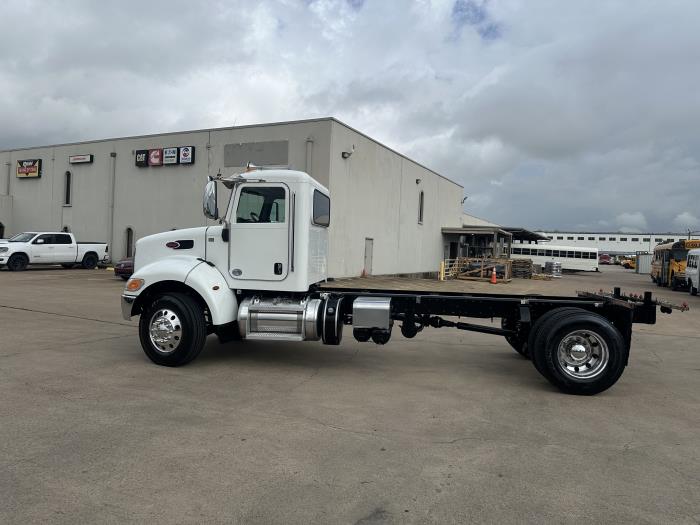 2020 Peterbilt 337-6
