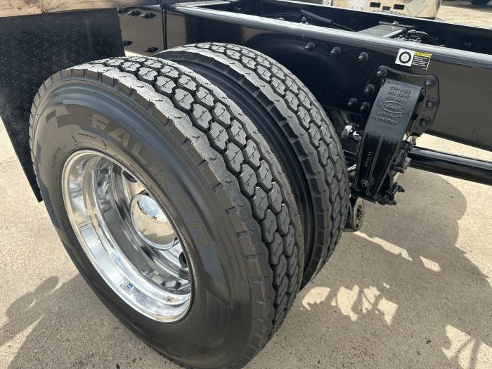 2020 Peterbilt 337-25