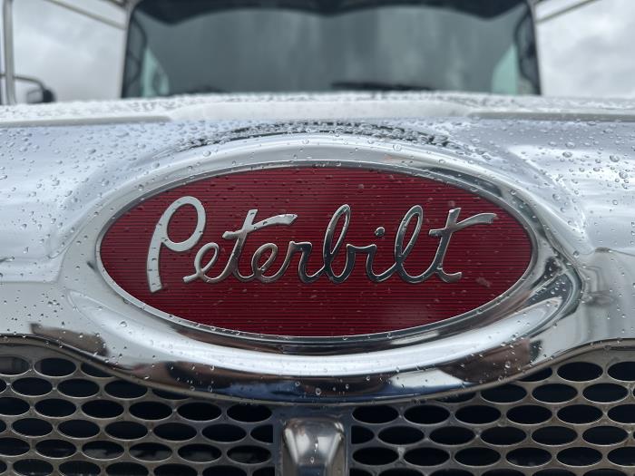 2020 Peterbilt 337-8