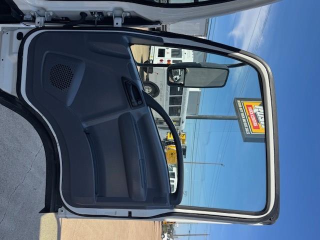 2022 Isuzu NPR-XD-33