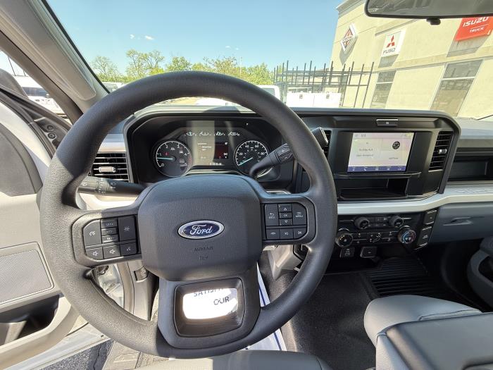 2025 Ford F-600-9