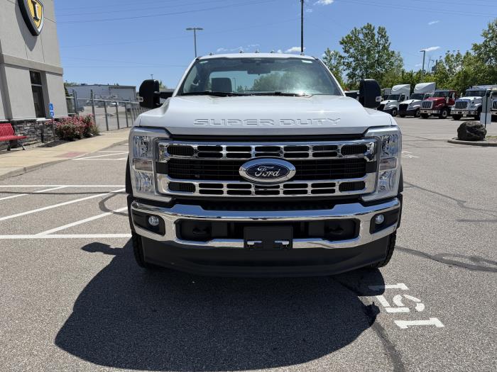2025 Ford F-600-1