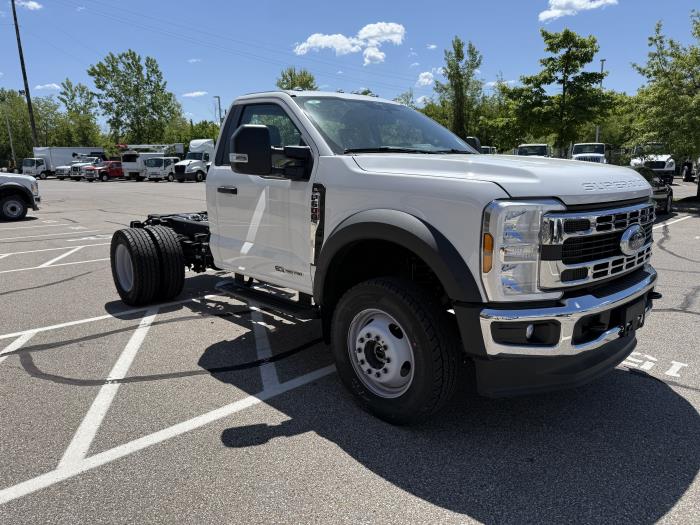 2025 Ford F-600-2