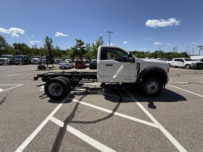 2025 Ford F-600-3