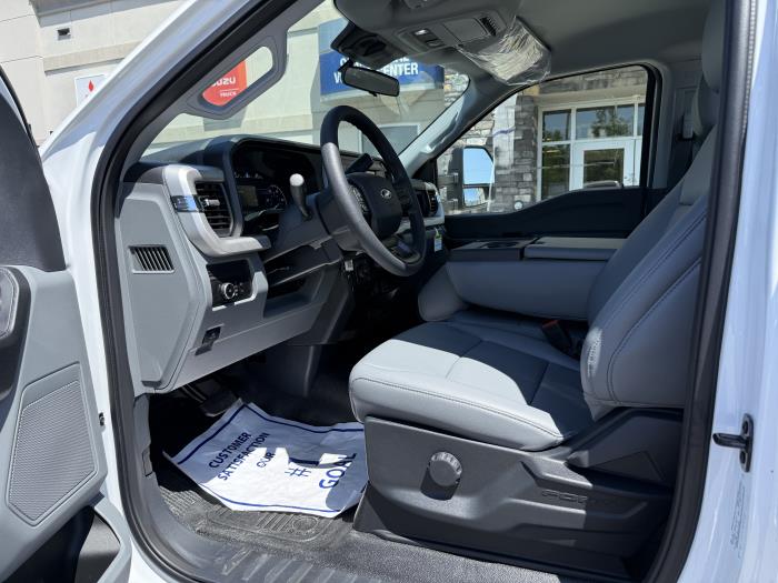 2025 Ford F-600-8