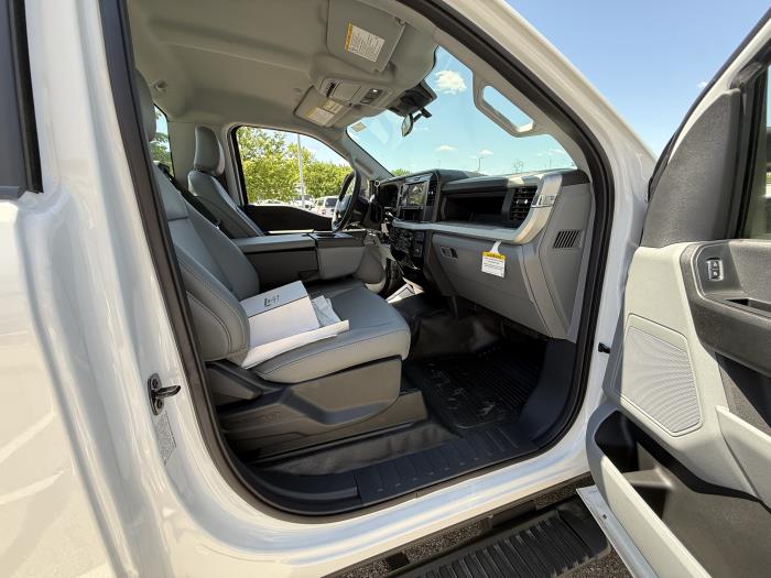 2025 Ford F-600-15