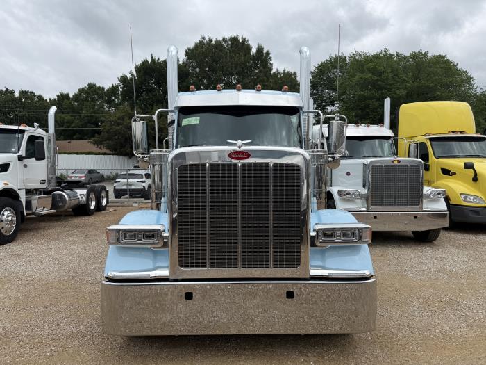 2027 Peterbilt 589-8