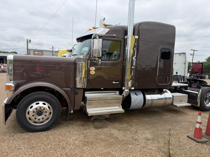 2027 Peterbilt 589-2