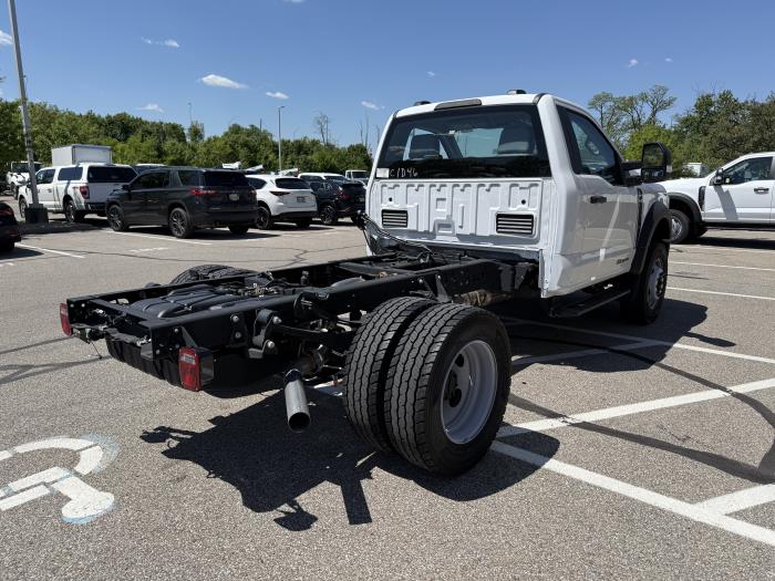 2025 Ford F-600-4