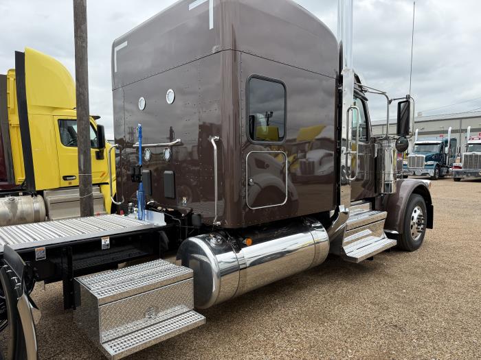 2027 Peterbilt 589-6