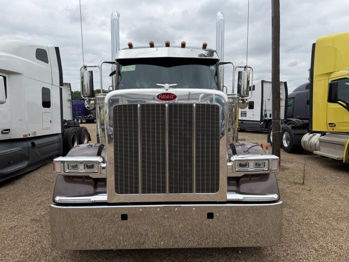 2027 Peterbilt 589-8