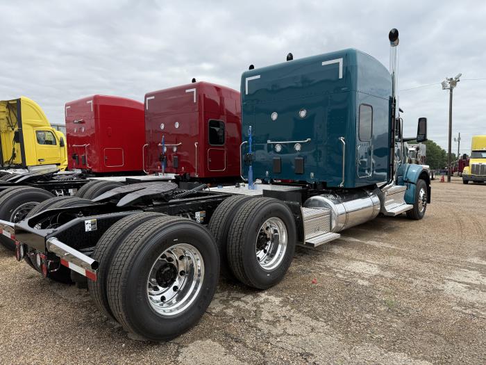2027 Peterbilt 567-3