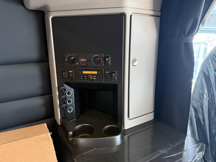 2027 Peterbilt 589-24