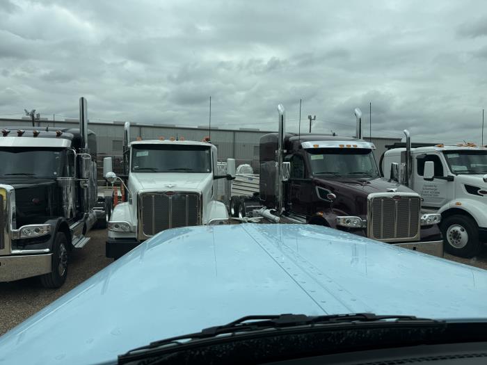 2027 Peterbilt 589-27