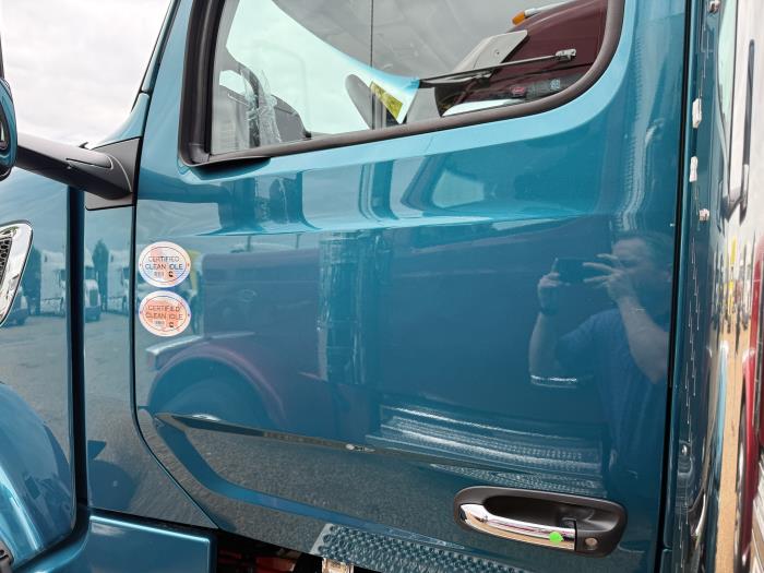 2027 Peterbilt 567-8