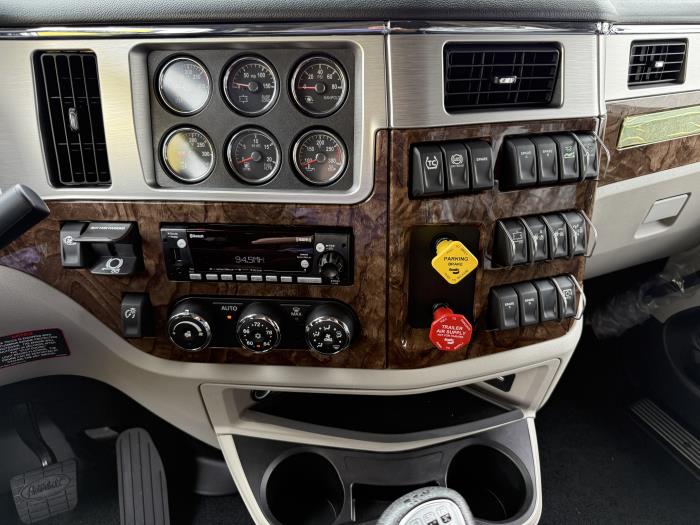 2027 Peterbilt 589-18