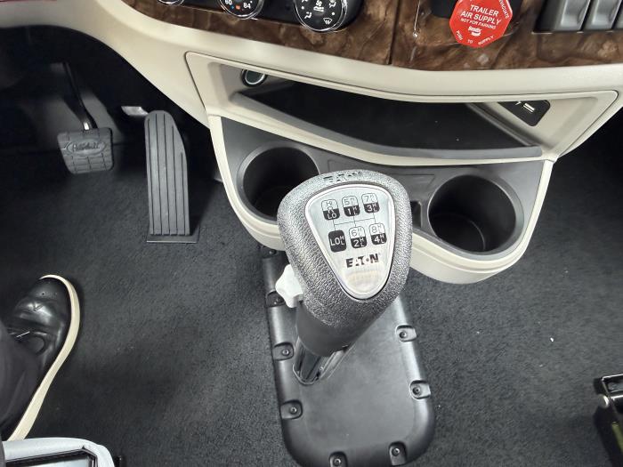 2027 Peterbilt 589-19