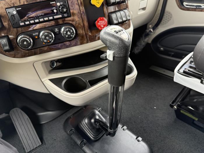 2027 Peterbilt 589-20