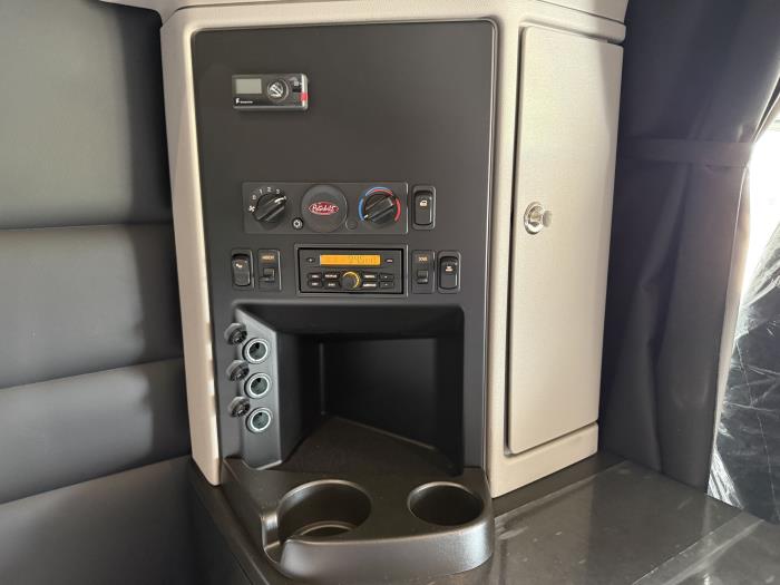 2027 Peterbilt 589-25