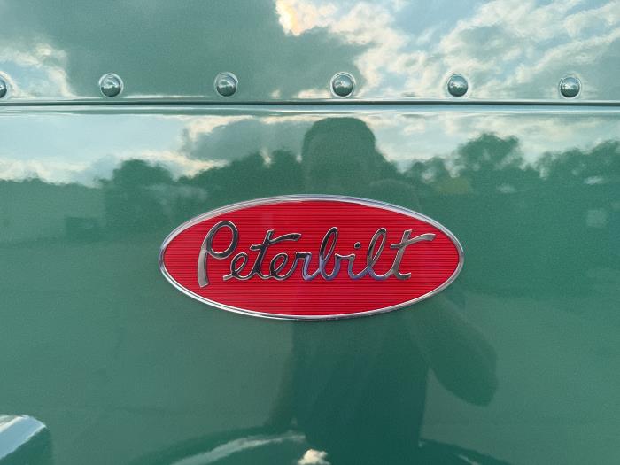 2027 Peterbilt 589-12