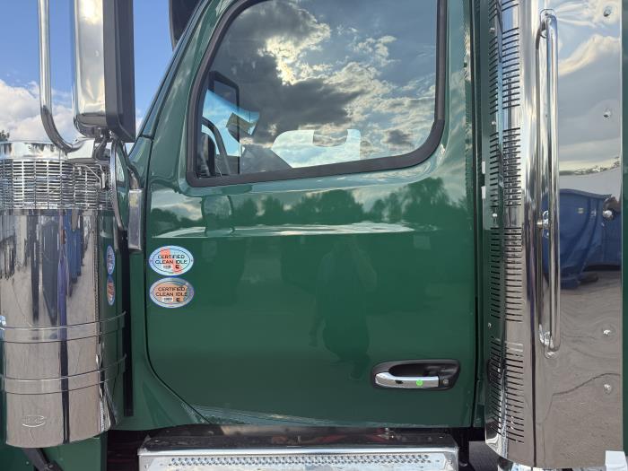 2027 Peterbilt 589-13