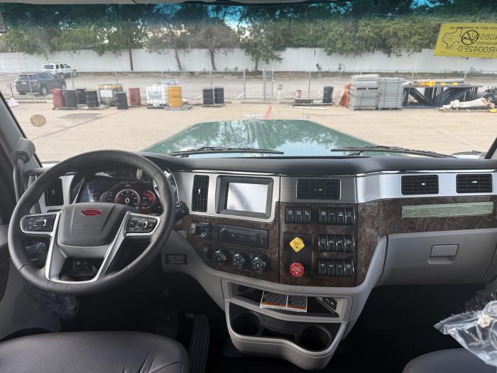 2027 Peterbilt 589-30