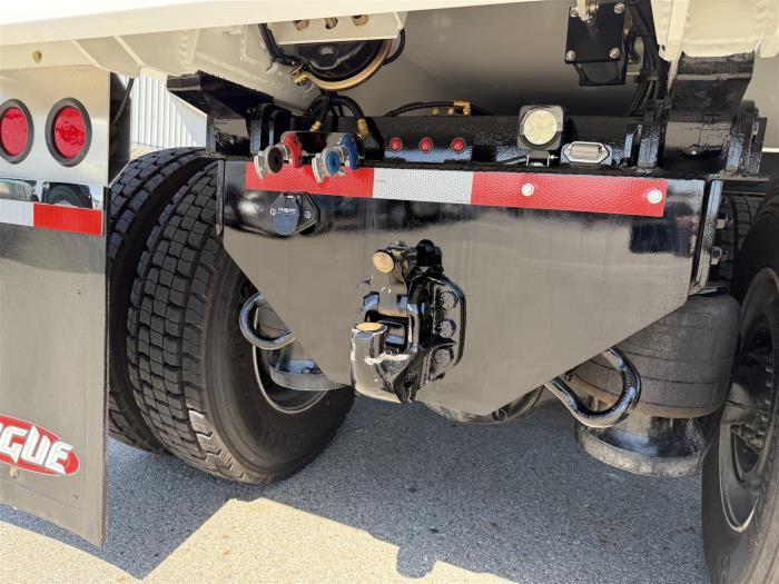 2027 Peterbilt 589-8