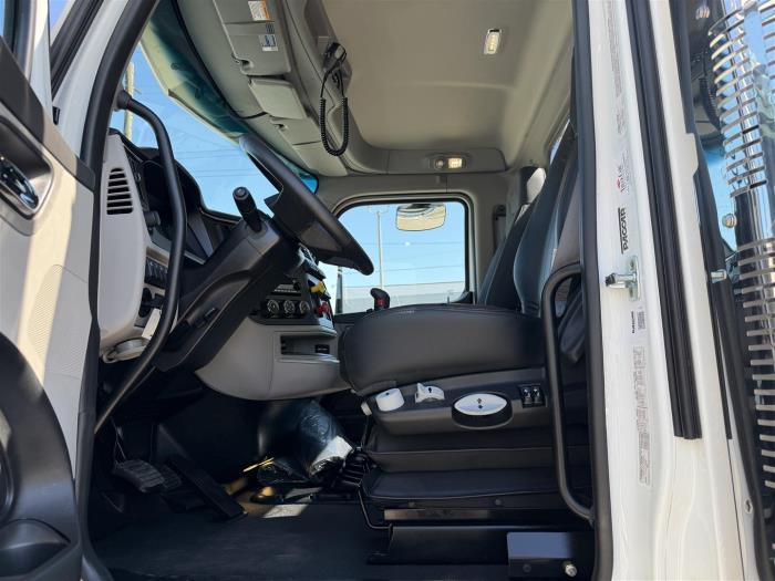 2027 Peterbilt 589-19