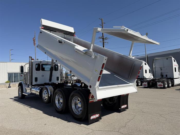 2027 Peterbilt 589-38