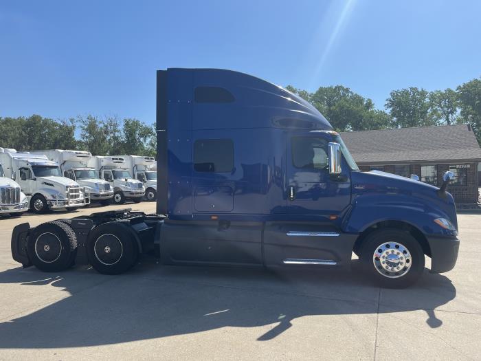 2022 International LT625-6