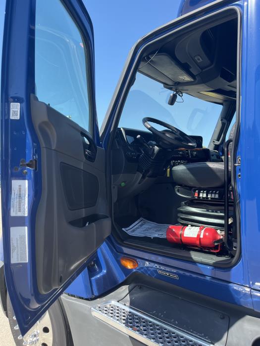2022 International LT625-10