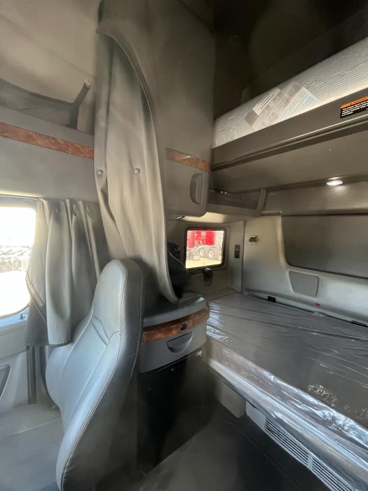 2022 International LT625-14