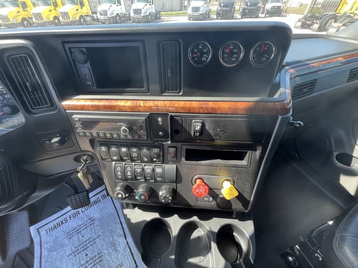 2022 International LT625-18