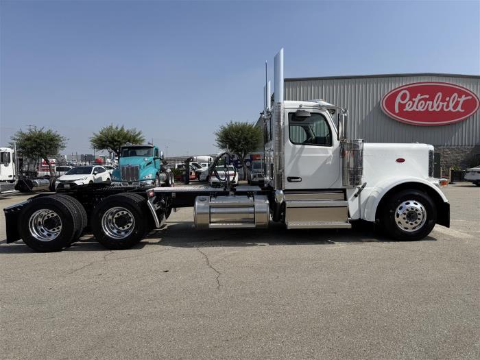 2027 Peterbilt 589-4