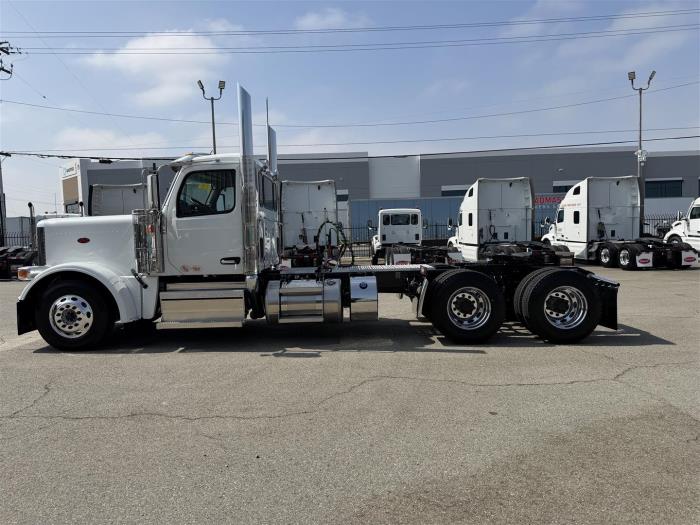2027 Peterbilt 589-8