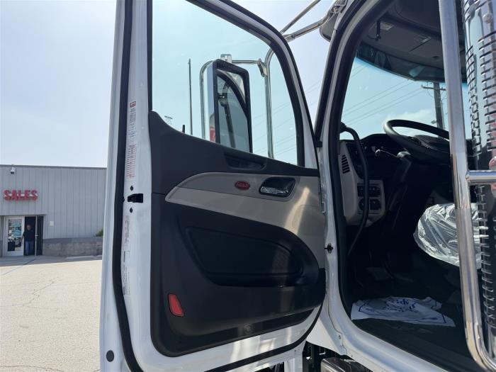2027 Peterbilt 589-18
