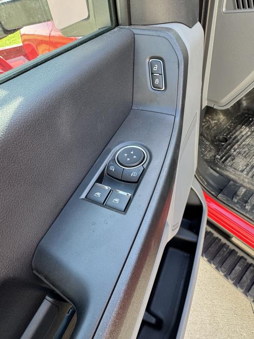 2025 Ford F-550-8