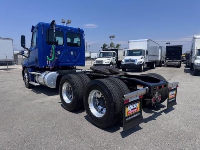 2019 Freightliner Cascadia-6