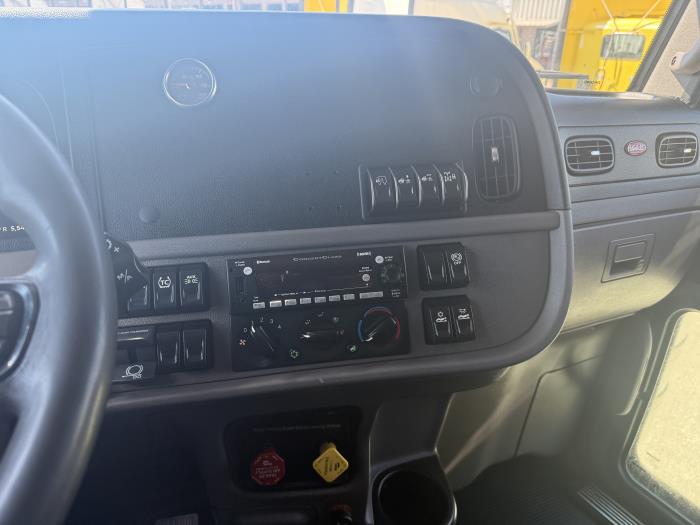 2022 Peterbilt 389-4