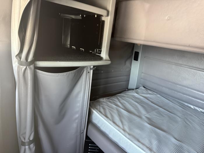 2022 Peterbilt 389-9